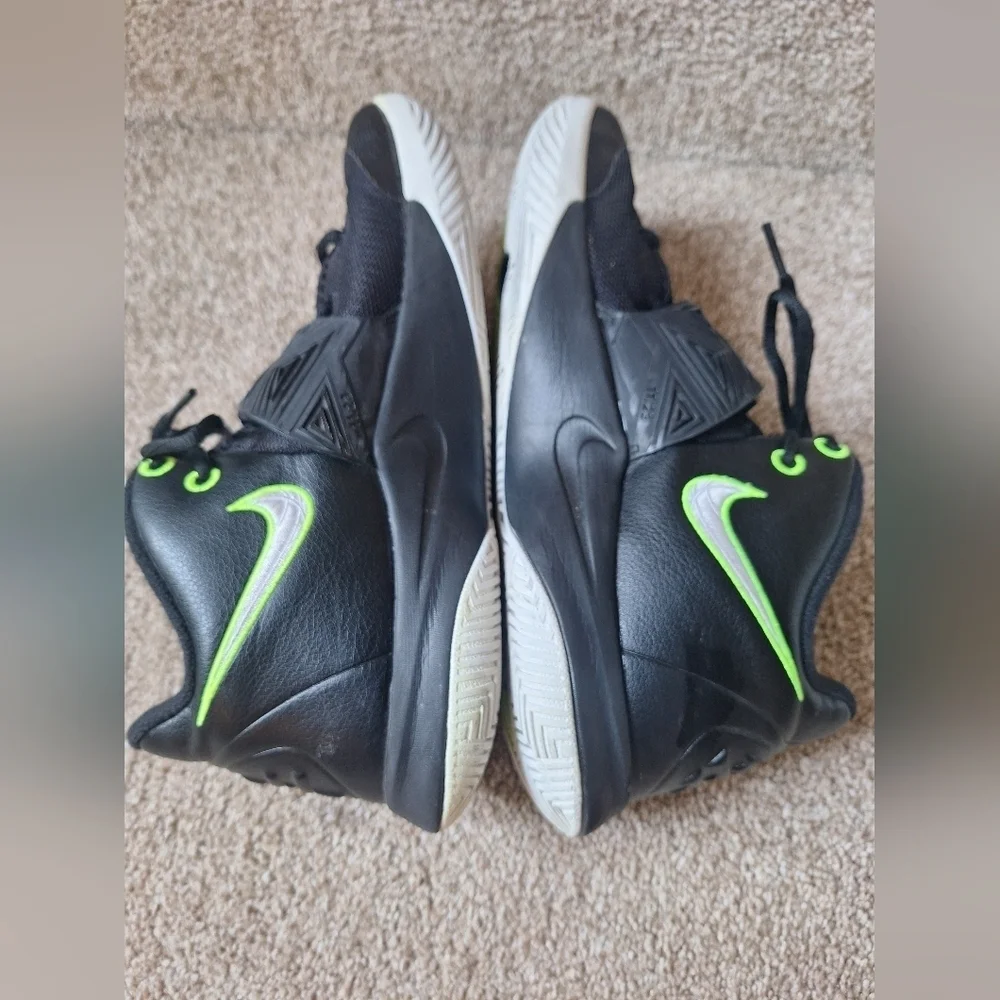 Nike Kyrie Flytrap 3 Mens Size 11 Basketball Shoes, BQ3060 001 Black Volt